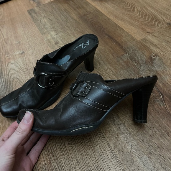 Woman’s A2 by Aerosoles Leather Heels - Picture 2 of 4